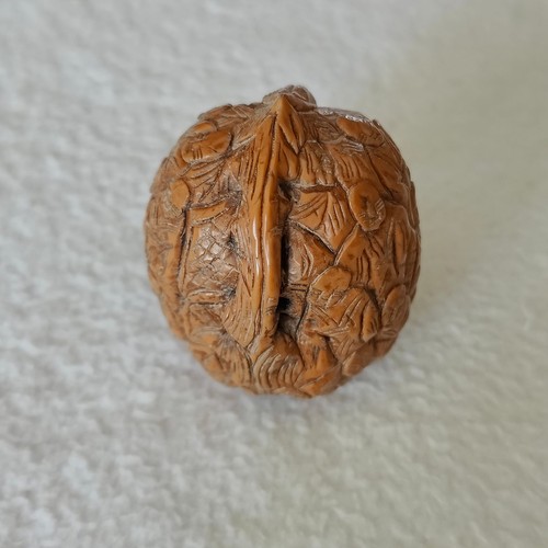 Grande noix chinoise - grande, sculptée