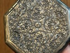 Boîte à fard ancienne en