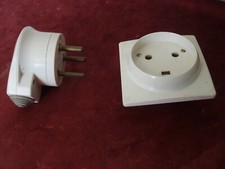 Prise  et Fiche Male en 220v  2Pôles +T 20A en bakélite Legrand Neuve réf: 55877