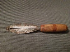 Epluche légumes ancien