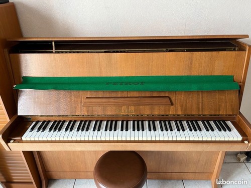 Pianio droit petrof 1976 - pianio, en