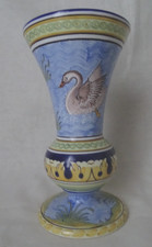 Vase en faïence de Nevers Montagnon Gd.M, décor cygnes