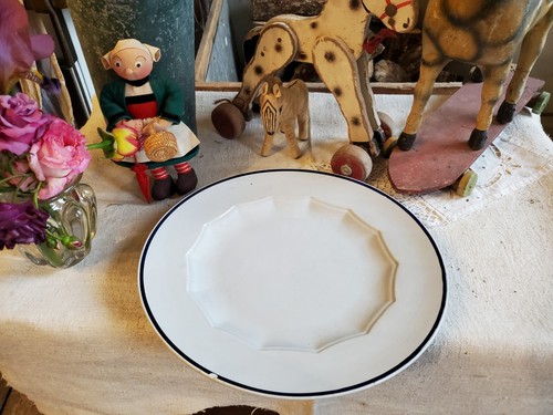 Ancien grand plat rond - , creux