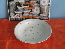 Plat creux rond en porcelaine de Limoges blanc et or signé Poral