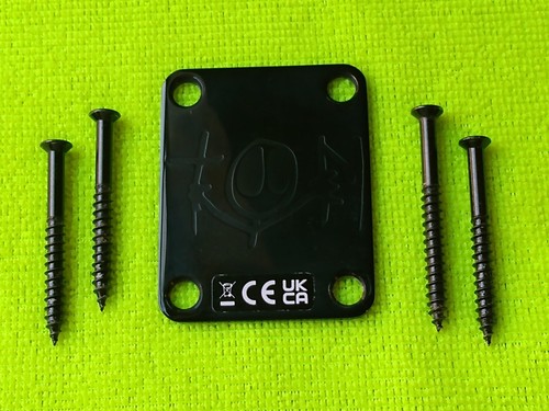 Fender tom delonge neck plate - delonge,