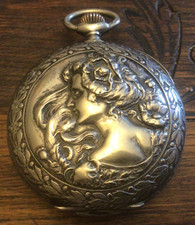 gros goussetA décors d’une élégante à couronne de laurier en argentan-Circa 1914