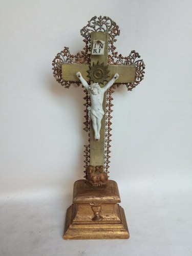 Rare petit crucifix doré - , à