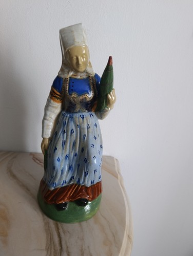 Vieille dame quenouille - dame,
