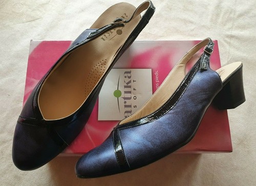 Chaussures cuir verni bleu - en,