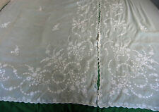 Paire de rideaux voile broderie Cornely hauteur 2m45 et largeur 2 x 1m29