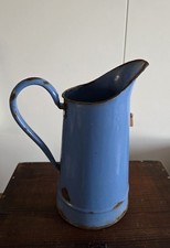 Broc Ancien En Tole Émaillée