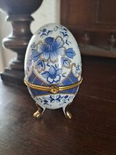Oeuf en porcelaine pilulier boîte a bijoux tripode vintage
