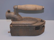 -ANCIEN FER A REPASSER A BRAISES AVEC CHEMINEE BREVETTO GERMAN 4 COLLECTION   D