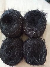 Lot de 4 Pelotes Fantaisies aspect poilu Tons Noirs et Gris très Clairs (440g)