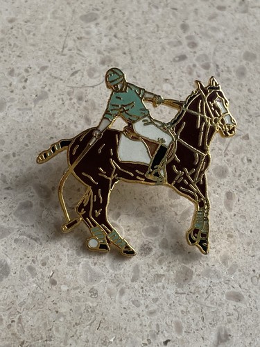 Pin polo cheval démons - pin’s,