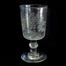 BEAU VERRE À PIED ANCIEN SOUFFLE  DECOR FLORAL DÉGAGÉ A L'ACIDE XIXeme  H:14CM 