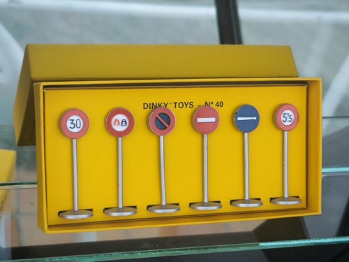 Dinky toys panneaux - dinky,