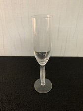 4 flutes à champagne modèle ?? en cristal Lalique (prix à la pièce)