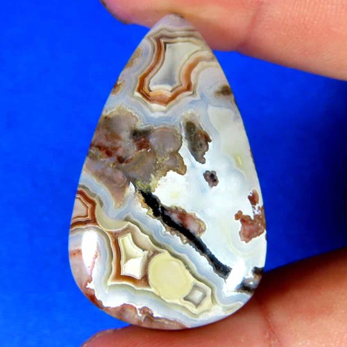 85cts 100 natural - 47.85cts.100%natural, violet