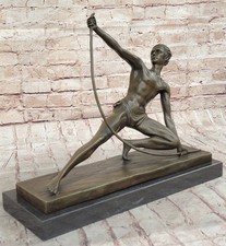 Statue En Bronze Signée