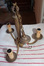 LUSTRE EN BRONZE DORE HAUTEUR 55CM DIAMETRE 30CM AMPOULES A VIS