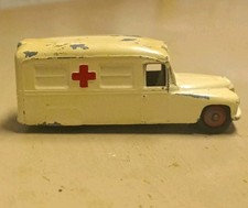 Dinky Toys Gb n° 253 Daimler ambulance 1:43