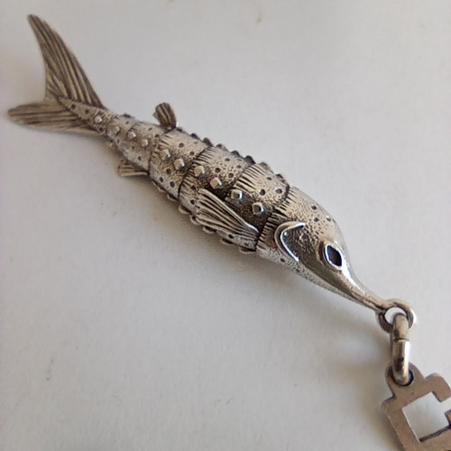 Porte clé esturgeon argent - clé, en