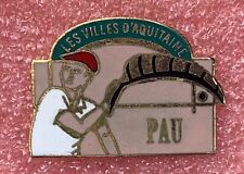 T08 Pins PAU Joueur de PELOTE BASQUE Chistera Ville Aquitaine vintage lapel pin
