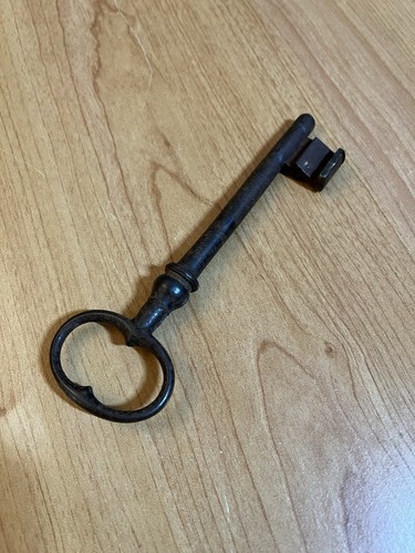 Grande clé porte ancienne - de,