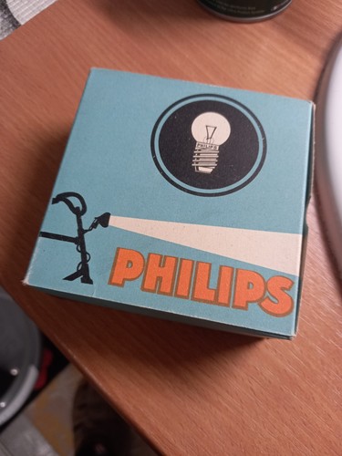 Boîte ampoule philips - boîte,