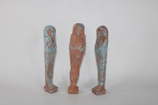 3 statues pharaoniques