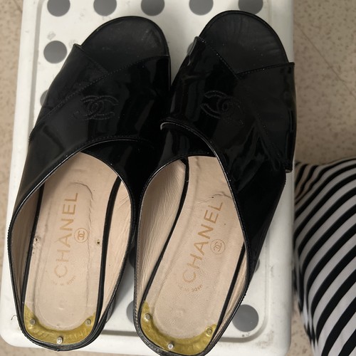 Chanel black patent slides - black,