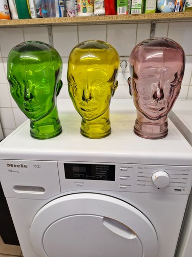 Trois tetes verre moulée - trois, en