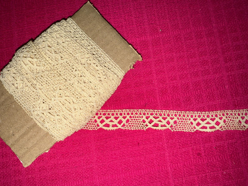 Dentelle ancienne aux fuseaux - aux,