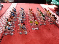 Lot De 35 Cyclistes Anciens  Tour De France, Figurines Plastique Vintage 