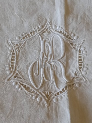 Drap brodé - brodé,
