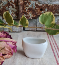 ANCIEN RINCE OEIL SUR PIED EN PORCELAINE