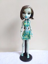 Monster High Doll Frankie stein Skull Shores
