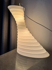 Lampe suspendue futuriste