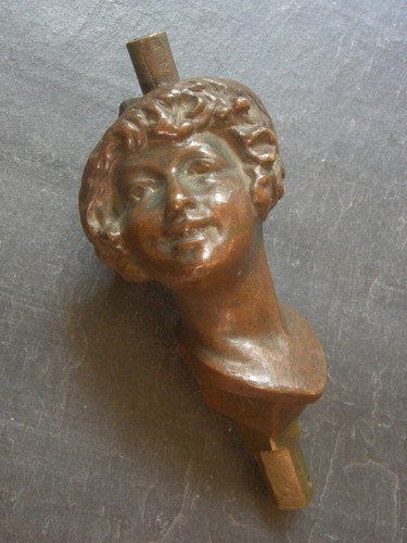 Curieux bronze femme art - bronze,