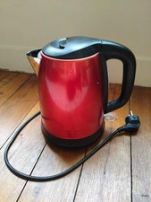 bouilloire électrique rouge