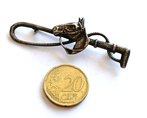 Broche cheval cravache métal - cravache,