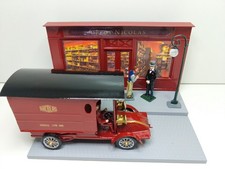 Diorama - Scénette de vie parisienne - Caviste (décor avec figurines CBG).