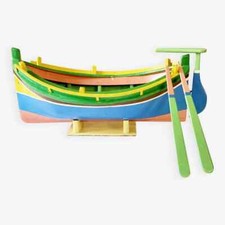 Maquette de bateau de pêche en bois peint