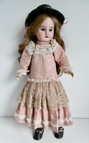 Jolie poupee ancienne - jolie,