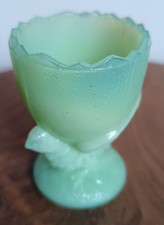 Vintage: ancien joli coquetier vert en opaline de foire    CA08