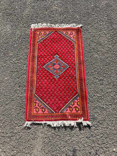 Tapis oriental rouge vif