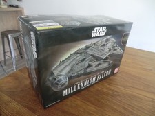 Grosse maquette star wars Millenium Falcon the force awakens Bandai 1/144 collec