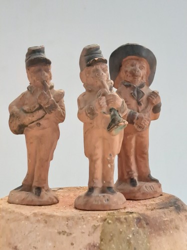 Trois singes soldats musiciens - singes,