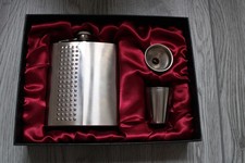 Coffret Flasque avec verres à liqueur et entonnoir Gentelo